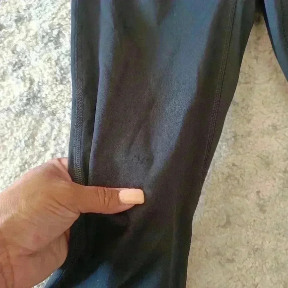 Fabletics Black Trinity High-Waisted Pocket Legging Size M - Picture 9 of 10